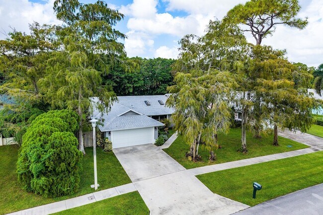Building Photo - 1252 Raintree Ln