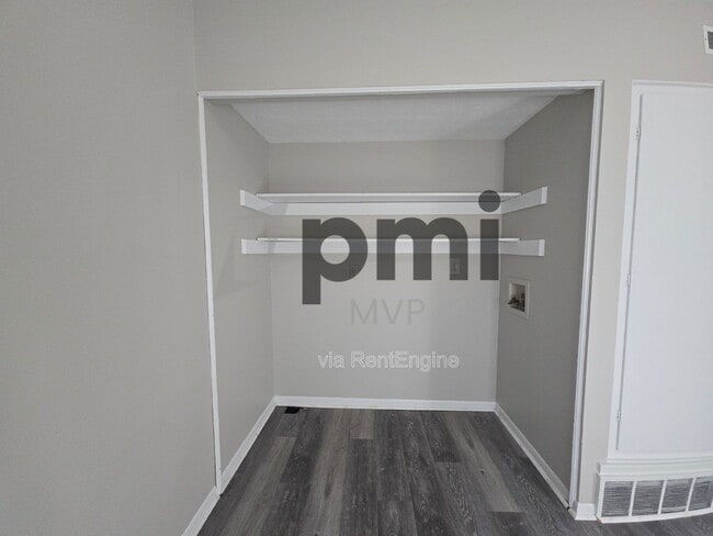 Building Photo - 834 Whitethorne Ave