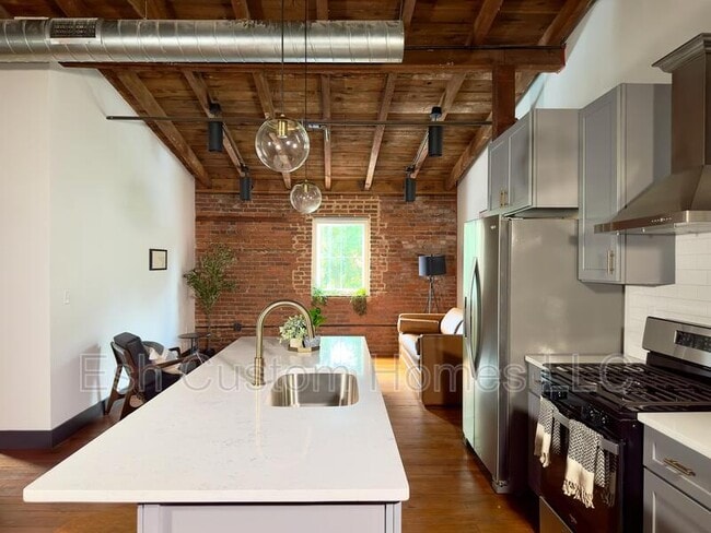 Building Photo - 437 W Grant St