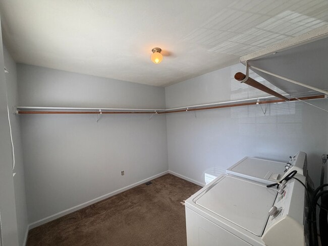 Building Photo - Roanoke Duplex