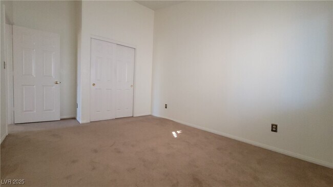 Building Photo - 2632 Ironside Dr