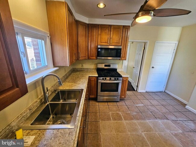 Building Photo - 341 Hillcrest Ave