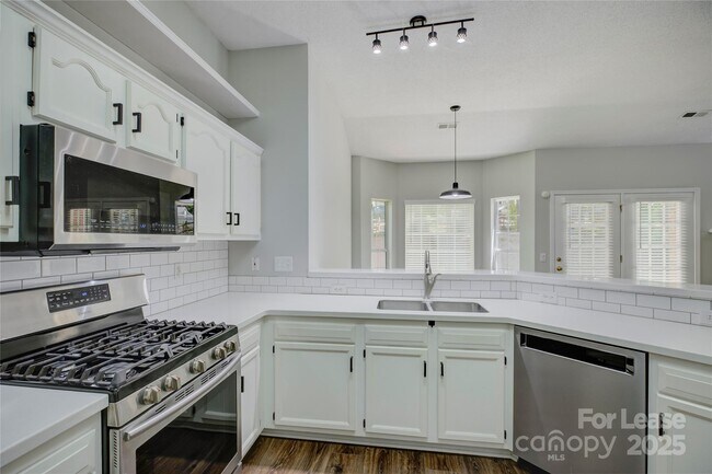 Building Photo - 7017 Scuppernong Ct