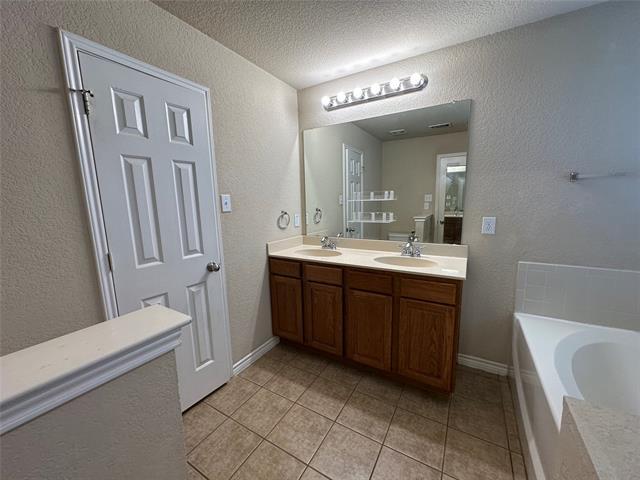Building Photo - 139 Overland Tr