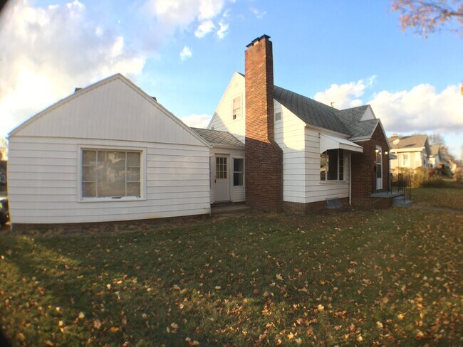 Building Photo - 1470 Brown St