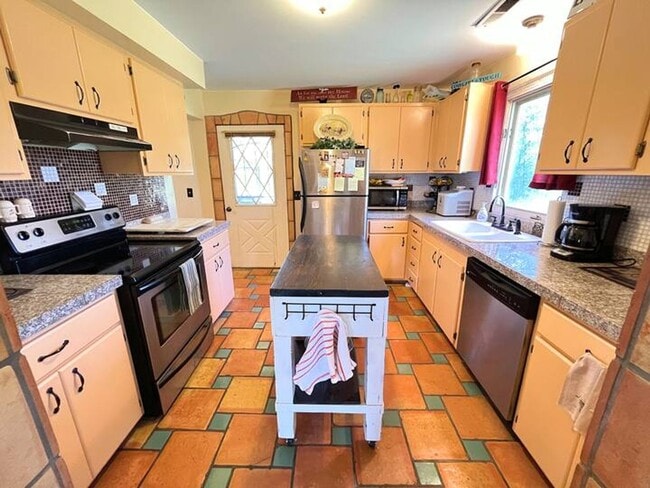 Building Photo - Horsemans Property