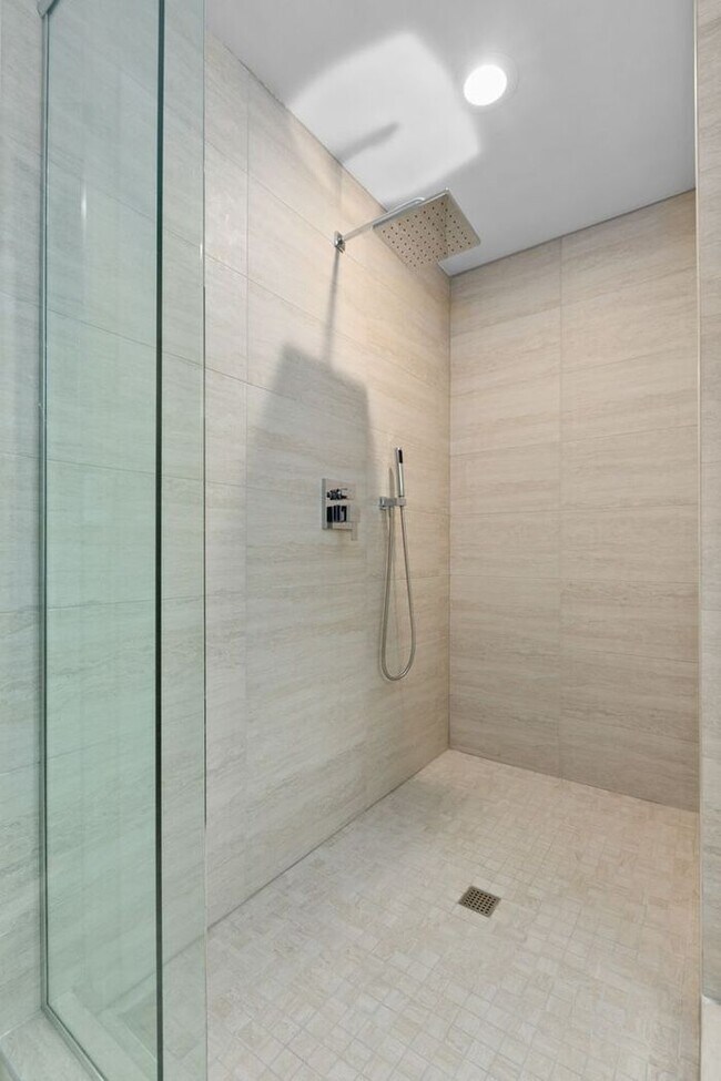 Building Photo - Trendy West Seattle Townhome w/Air Conditi...