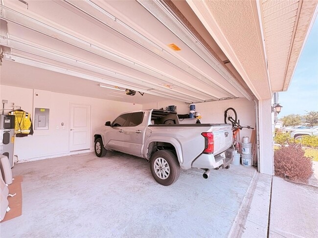 Building Photo - 1084 Papaya Cir.