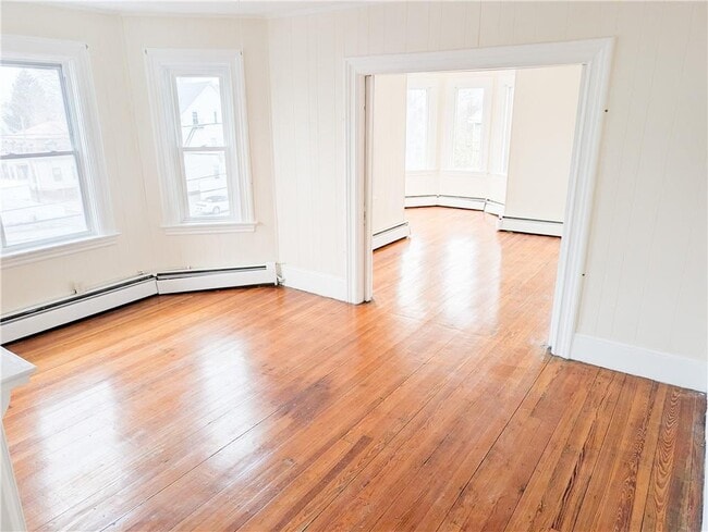 Building Photo - 53 Bancroft St