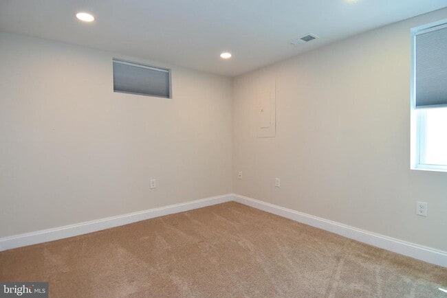 Building Photo - 6127 Brook Dr