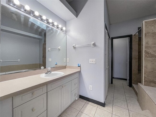 Building Photo - 402 Orchid Dr