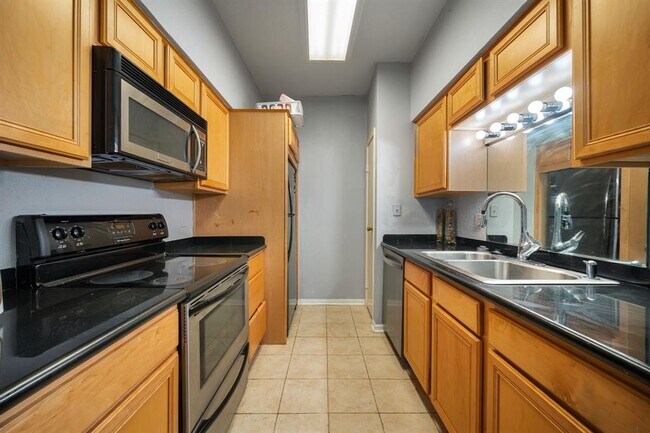 Building Photo - 9850 Pagewood Ln
