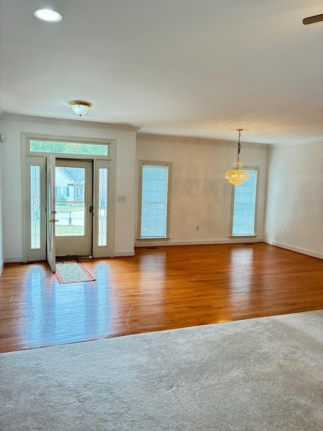 Building Photo - 3704 Shadow Ridge Rd N
