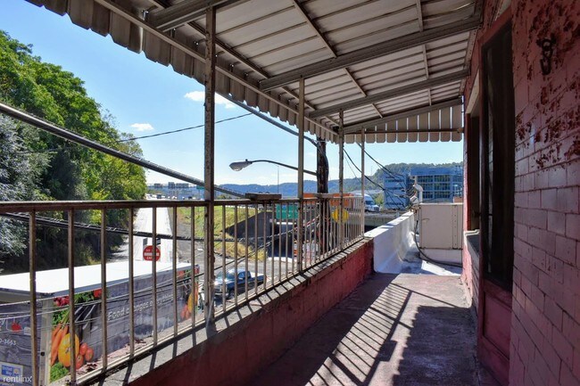 Building Photo - 2 br, 1 bath Apartment - 47 Bates Street #2