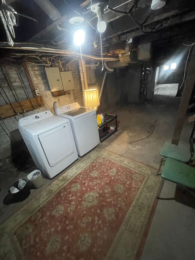 Building Photo - Coming Soon! One Bedroom Apartment with Wa...