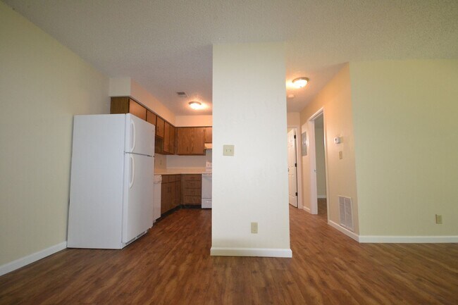 Building Photo - Hollister Apartments