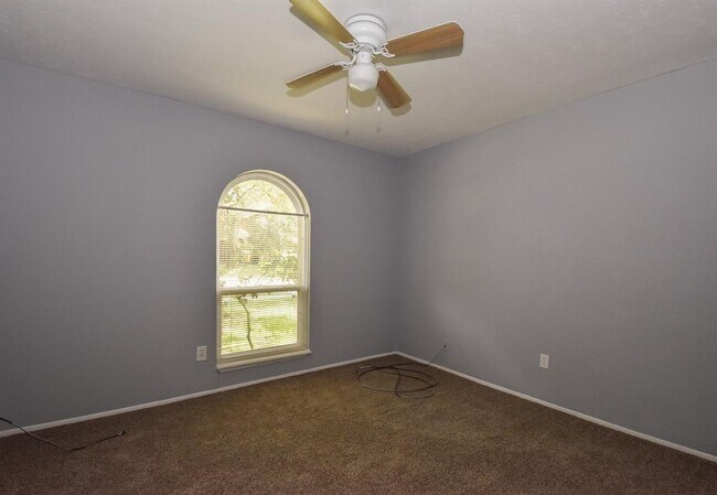 Building Photo - 4631 Lochshin Dr