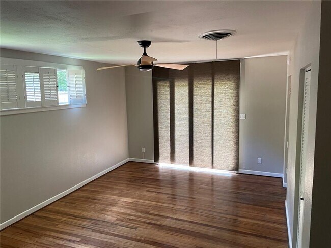 Building Photo - 10234 Hazelhurst Dr