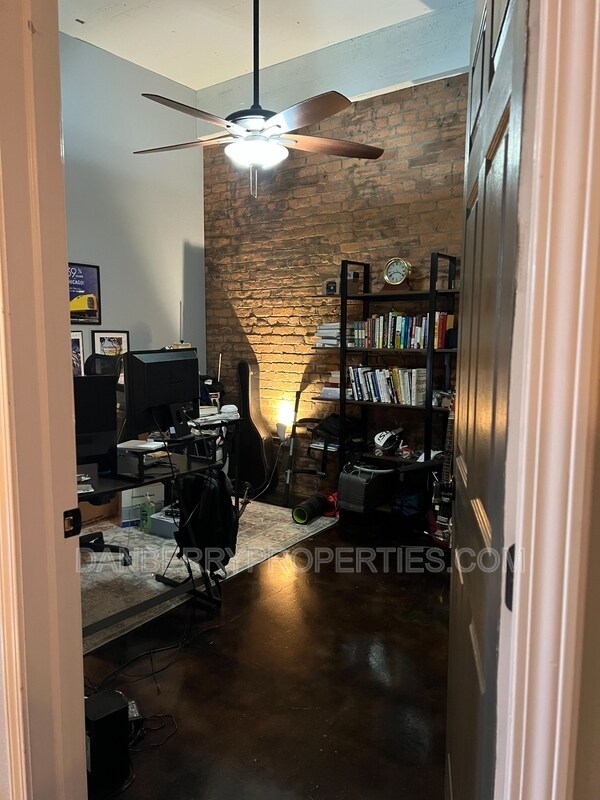 Building Photo - 745 Washington St