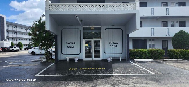 Primary Photo - Spacious 1 Bed + Den | 1.5 Bath Apartment by the Canal with Pool