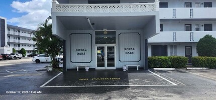 Building Photo - Spacious 1 Bed + Den | 1.5 Bath Apartment ...