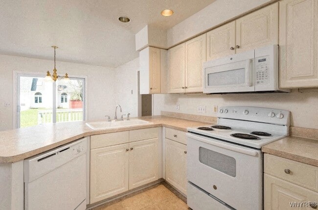 Building Photo - 70 Hobnail Dr