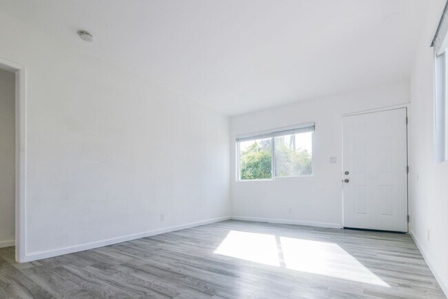 Building Photo - Ocean Avenue Duplex