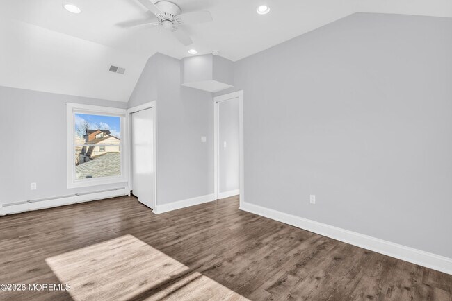 Building Photo - 2 Bedle Pl