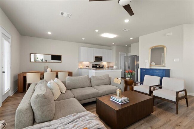 Building Photo - 1530 McKinney Dr