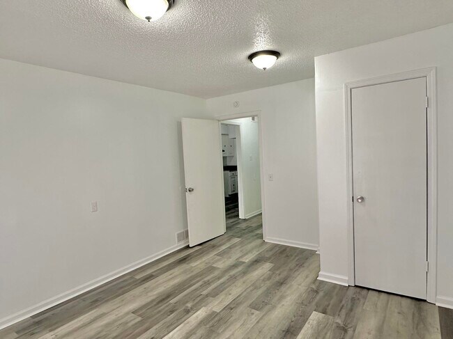 Building Photo - 4209 Camelot Ave