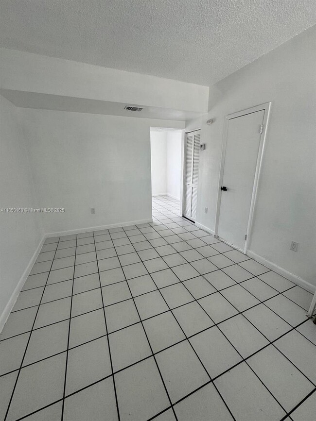 Building Photo - 1244 SW 5th St