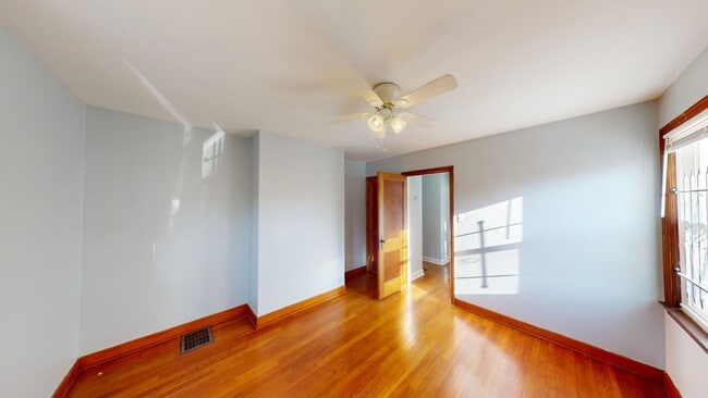 Building Photo - 1040 E Gates St