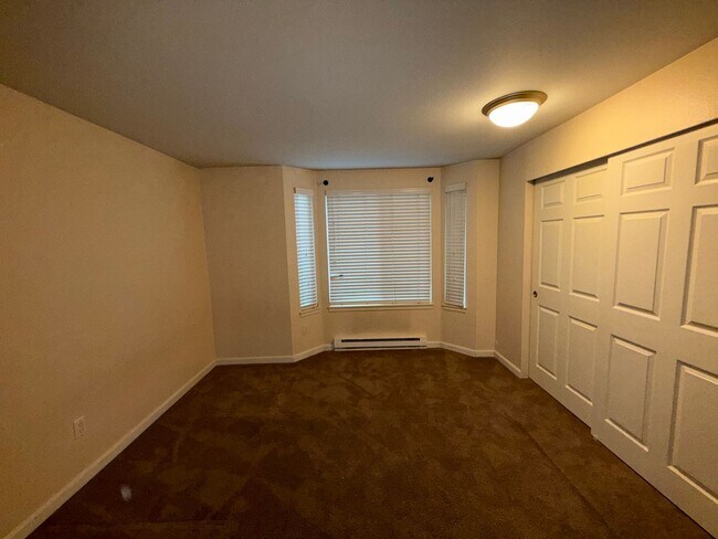 Building Photo - 2 Bed 1 Bath Kirkland