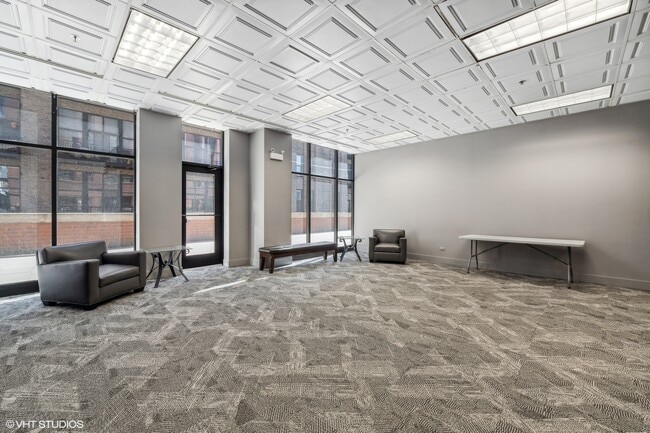 Building Photo - 330 N Jefferson St