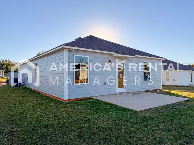 Building Photo - Coming Soon! Available to view NOW!!!