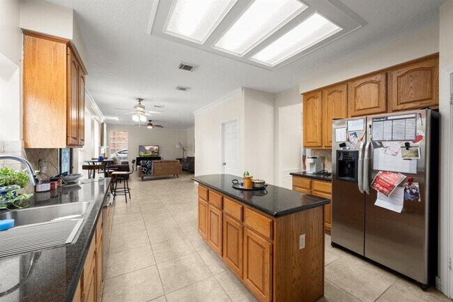 Building Photo - 12430 Hammersmith Dr