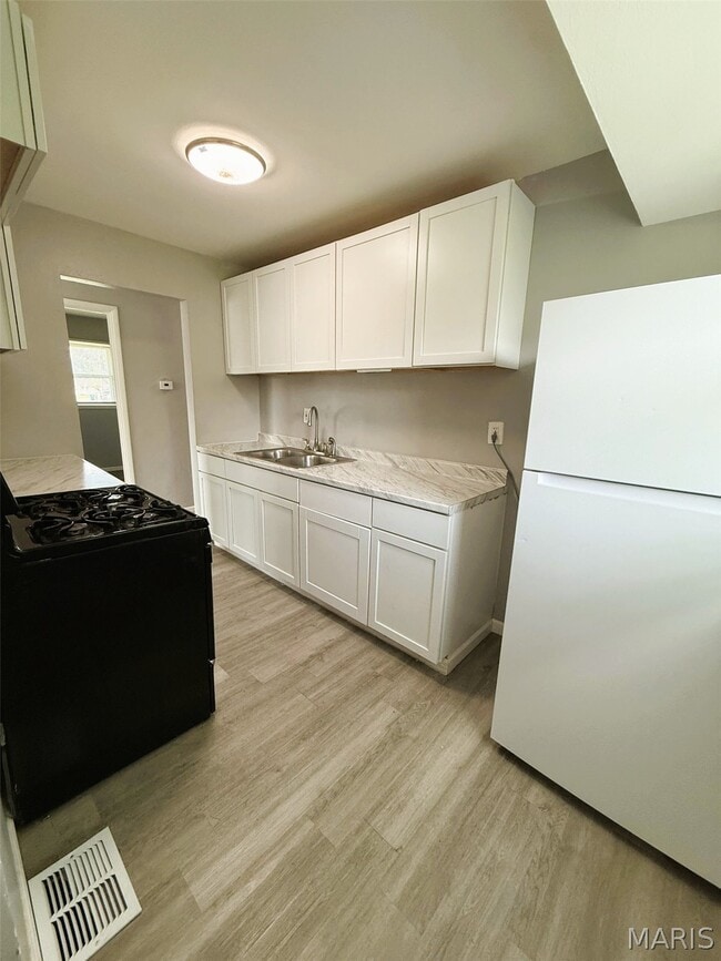 Building Photo - 323 Shepley Dr