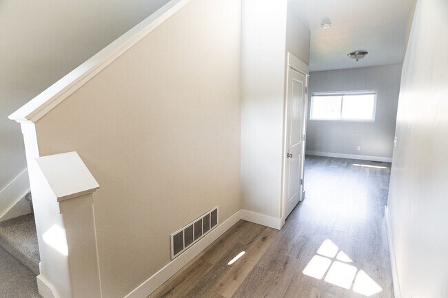 Building Photo - 2233 Buckrake Ave