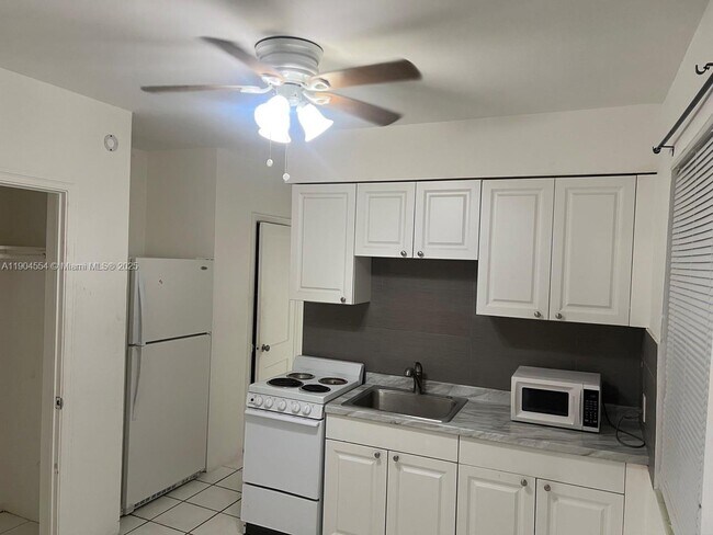 Primary Photo - 1931 Jefferson St