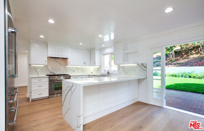 Building Photo - 10221 Briarwood Dr