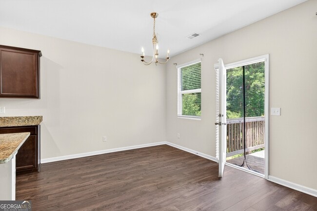 Building Photo - 122 Silver Birch Pass