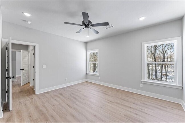 Building Photo - 6 Moniave Ln