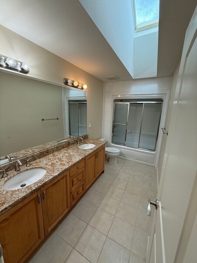 Building Photo - Beautiful Upscale Large High End Home in K...