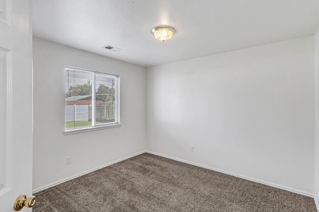 Building Photo - Charming 3-Bedroom Home in a Prime Location