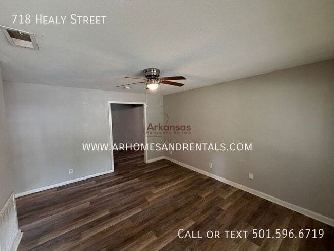 Building Photo - 718 Healy St