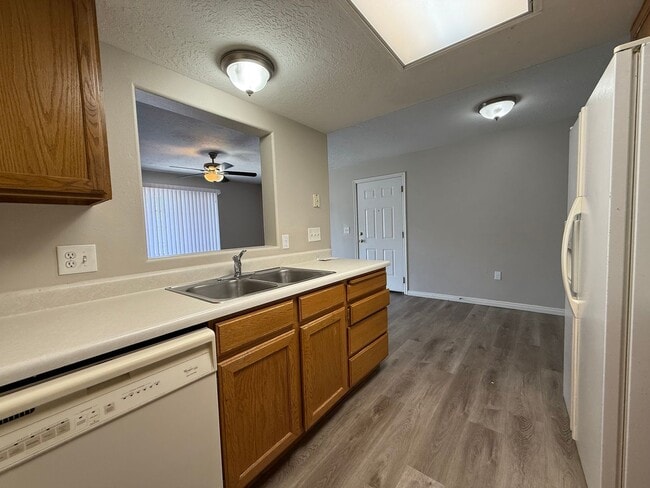 Building Photo - Spacious 3-Bedroom Condo in Orem!