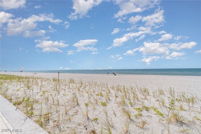 Building Photo - 3443 Gulf Shore Blvd N