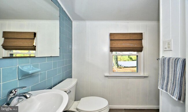 Building Photo - 660 Osborne Ave