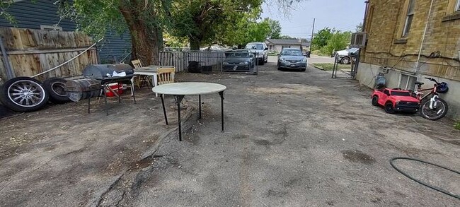 Building Photo - Quaint Provo Basement Apartment w lots of ...
