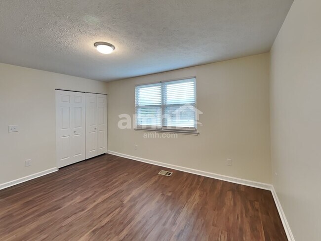 Building Photo - 112 Bradford Cir